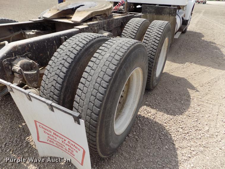 image for item ER9085 1984 Kenworth W900 semi truck