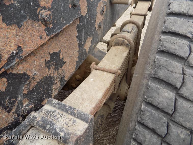 image for item ER9085 1984 Kenworth W900 semi truck