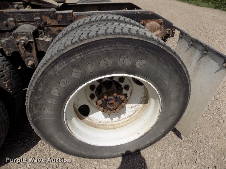 image for item ER9085 1984 Kenworth W900 semi truck