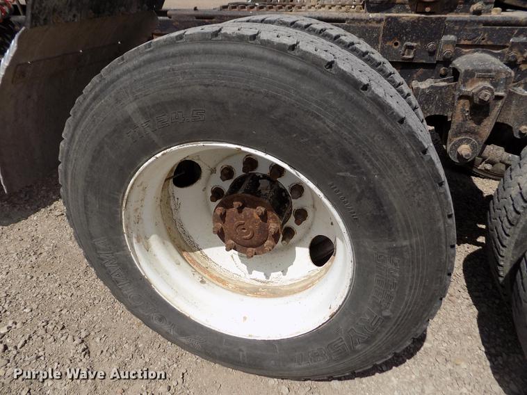 image for item ER9085 1984 Kenworth W900 semi truck