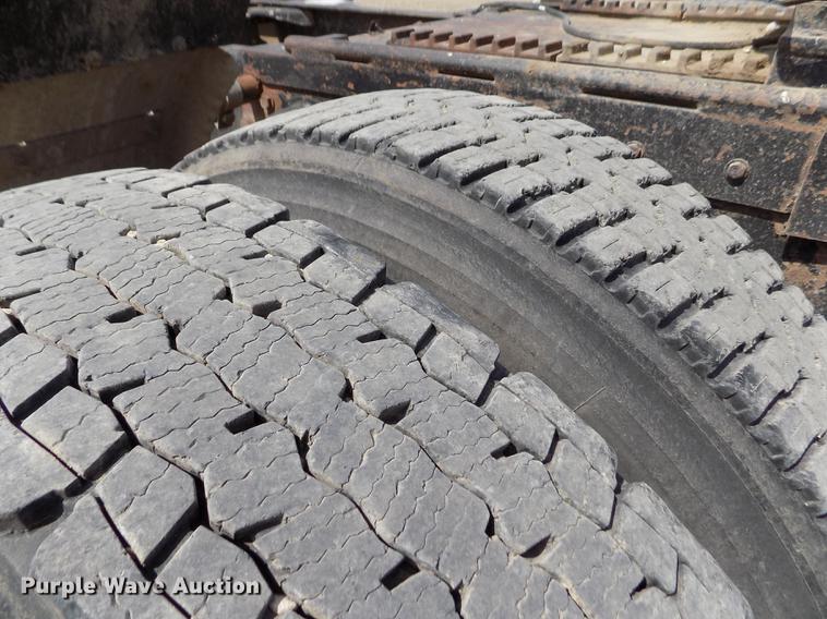 image for item ER9085 1984 Kenworth W900 semi truck