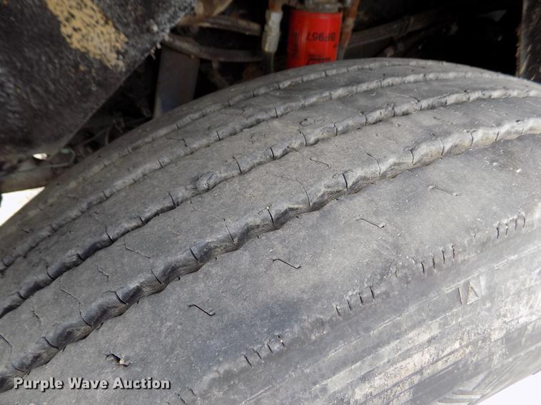 image for item ER9085 1984 Kenworth W900 semi truck