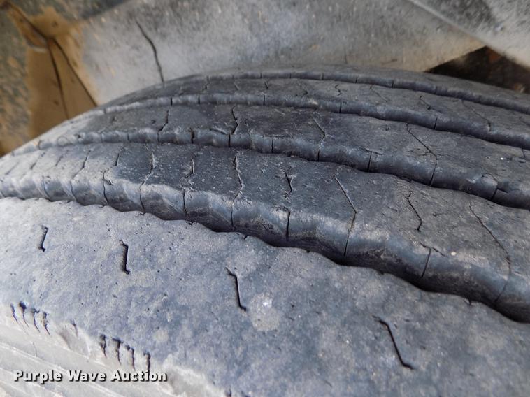 image for item ER9085 1984 Kenworth W900 semi truck