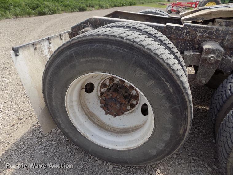 image for item ER9085 1984 Kenworth W900 semi truck