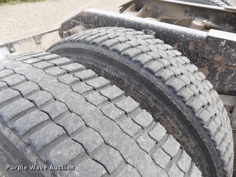 image for item ER9085 1984 Kenworth W900 semi truck