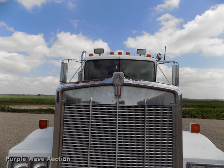 image for item ER9085 1984 Kenworth W900 semi truck