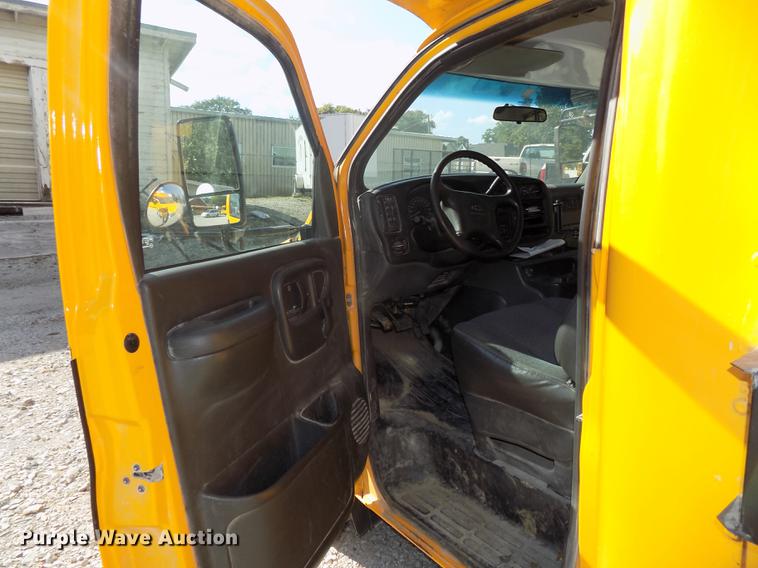 image for item DB8594 2002 Chevrolet Express G3500 school bus