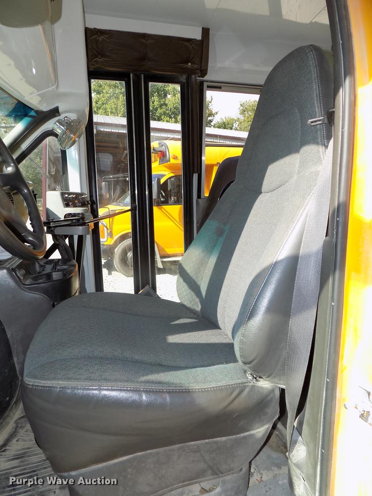 image for item DB8594 2002 Chevrolet Express G3500 school bus
