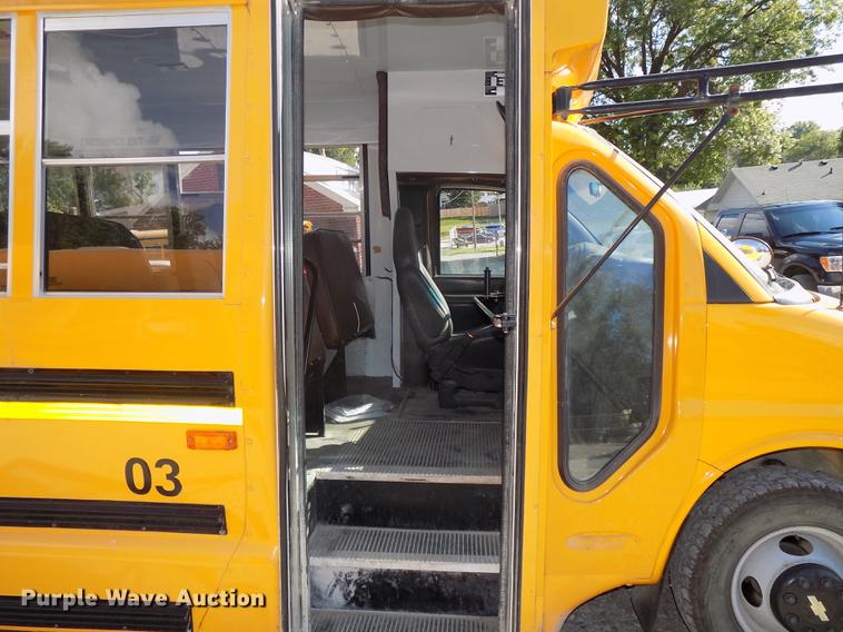 image for item DB8594 2002 Chevrolet Express G3500 school bus