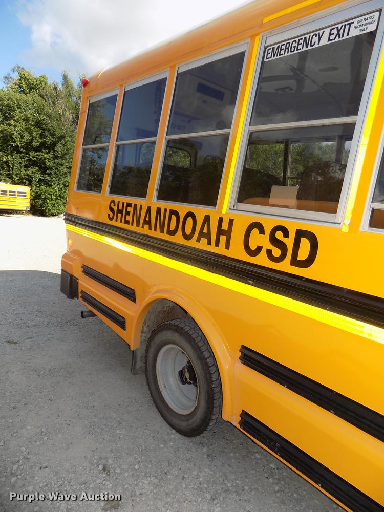 image for item DB8594 2002 Chevrolet Express G3500 school bus