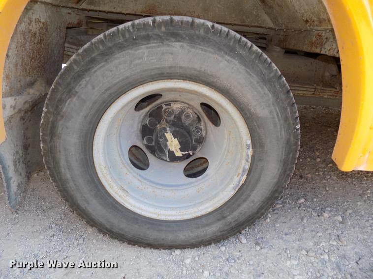 image for item DB8594 2002 Chevrolet Express G3500 school bus