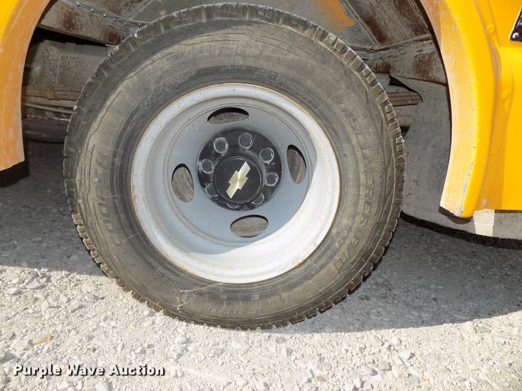 image for item DB8594 2002 Chevrolet Express G3500 school bus