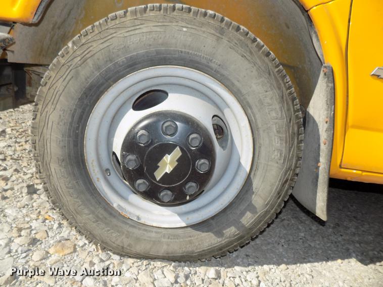 image for item DB8594 2002 Chevrolet Express G3500 school bus