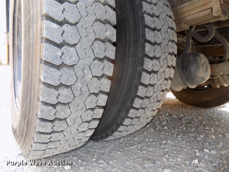 image for item DB8595 2001 Chevrolet CV200C school bus