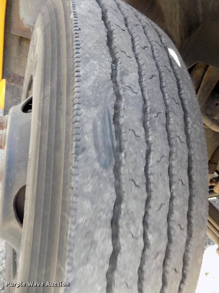 image for item DB8595 2001 Chevrolet CV200C school bus