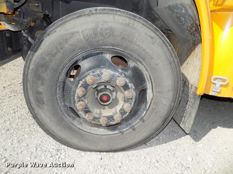 image for item DB8595 2001 Chevrolet CV200C school bus