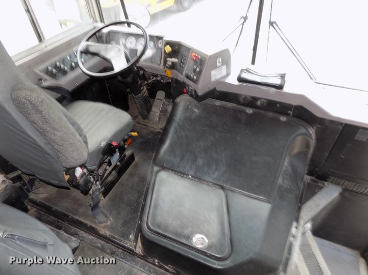 image for item DB8596 2005 International FE school bus