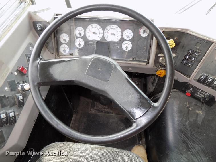 image for item DB8596 2005 International FE school bus