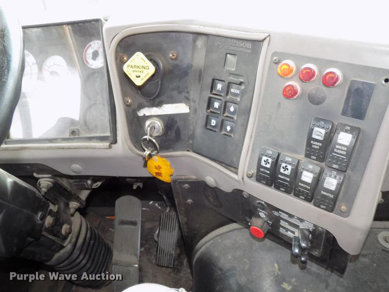 image for item DB8596 2005 International FE school bus