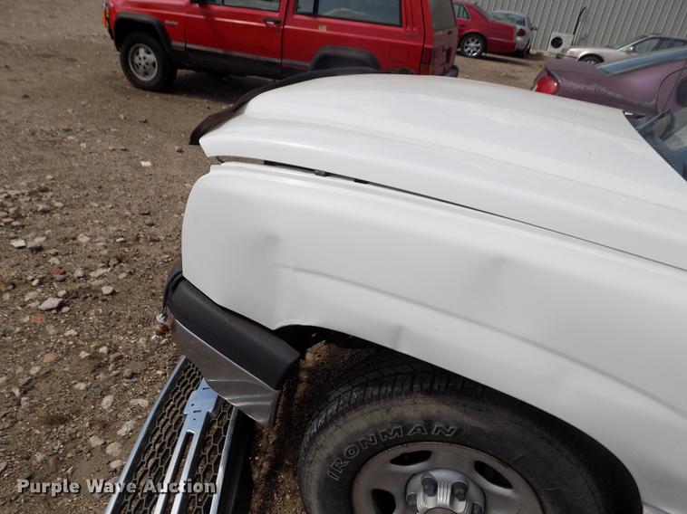 image for item DB9207 2003 Chevrolet Silverado 1500 pickup truck