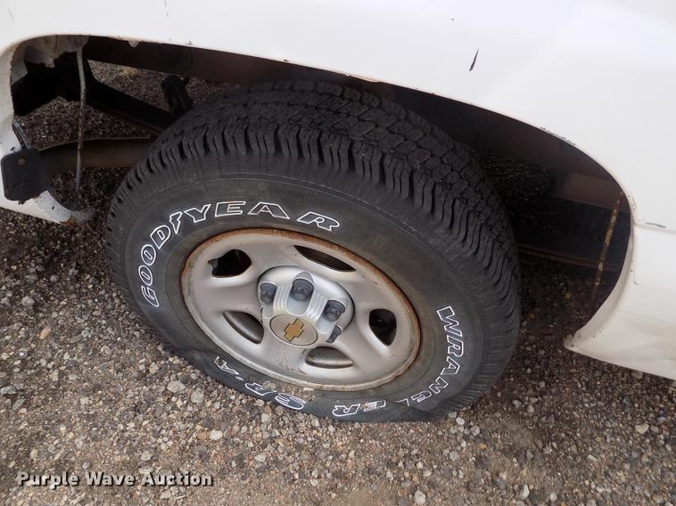 image for item DB9207 2003 Chevrolet Silverado 1500 pickup truck