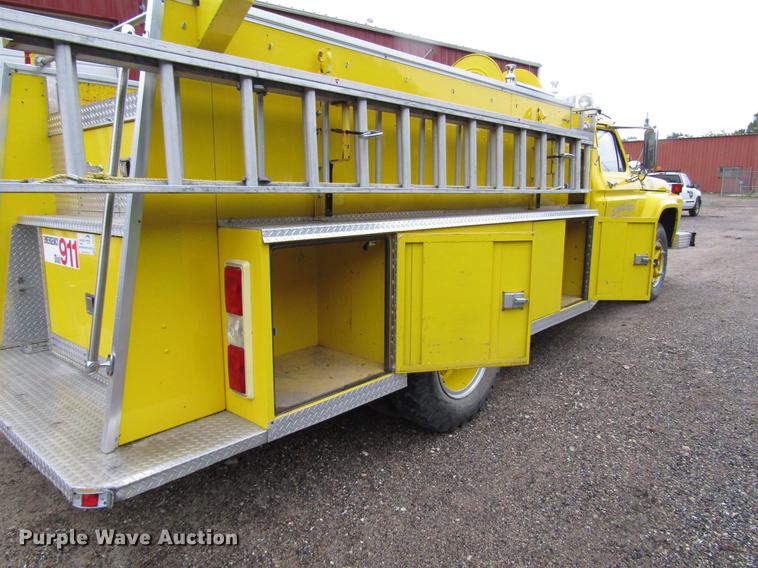image for item DD4284 1979 Ford F700 fire truck