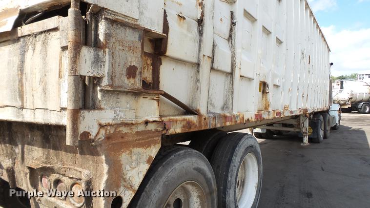 image for item DE4867 2004 Steco SEC3896 refuse transfer trailer