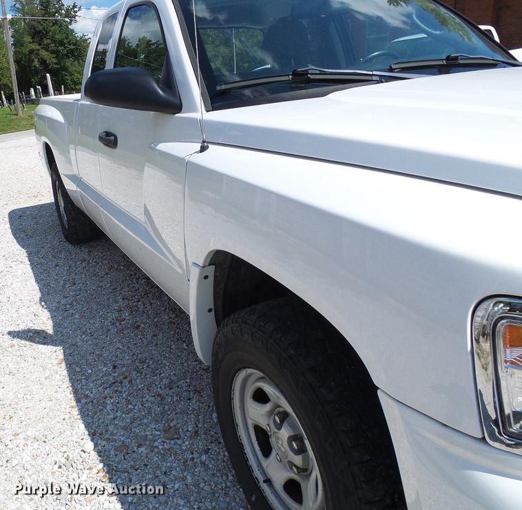 image for item DE5216 2010 Dodge Dakota Ext. Cab pickup truck