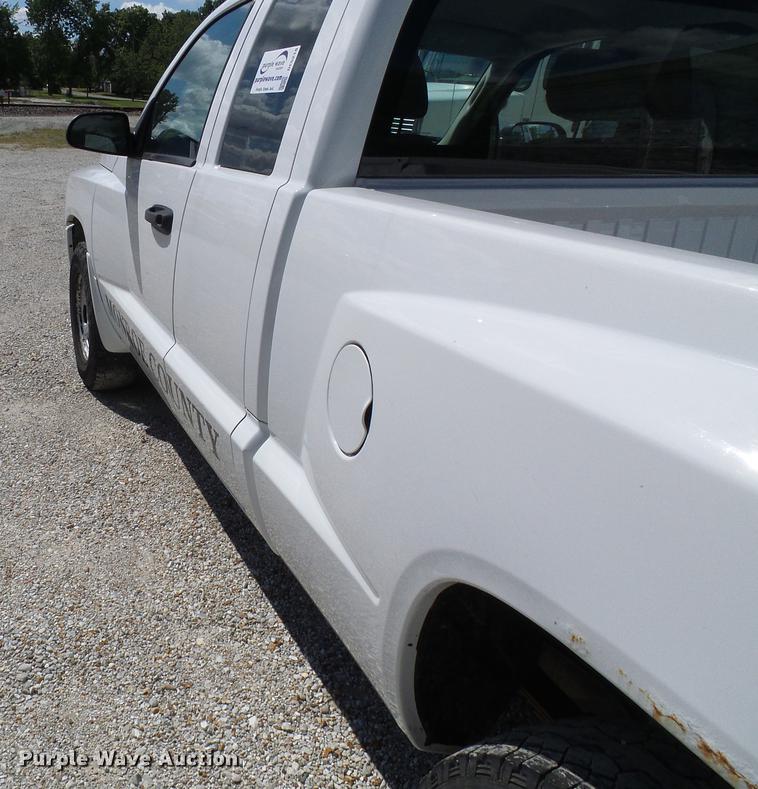 image for item DE5216 2010 Dodge Dakota Ext. Cab pickup truck