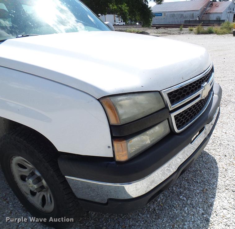 image for item DE5217 2006 Chevrolet Silverado 1500 Ext. Cab pickup truck