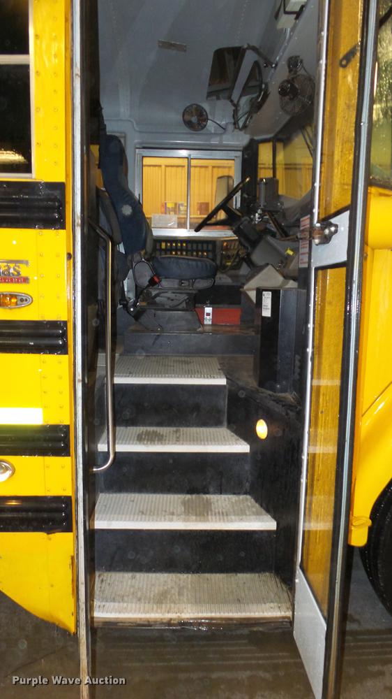 image for item DF4330 2006 Freightliner FS65 school bus