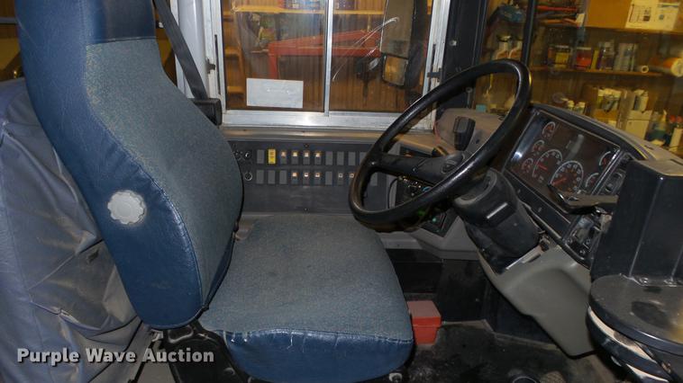 image for item DF4330 2006 Freightliner FS65 school bus