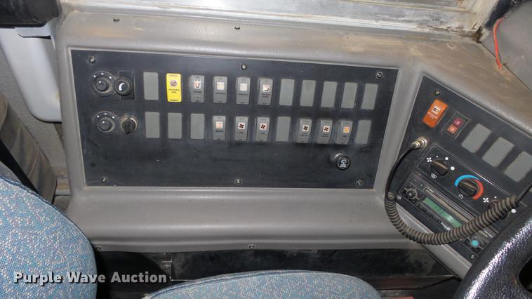 image for item DF4330 2006 Freightliner FS65 school bus