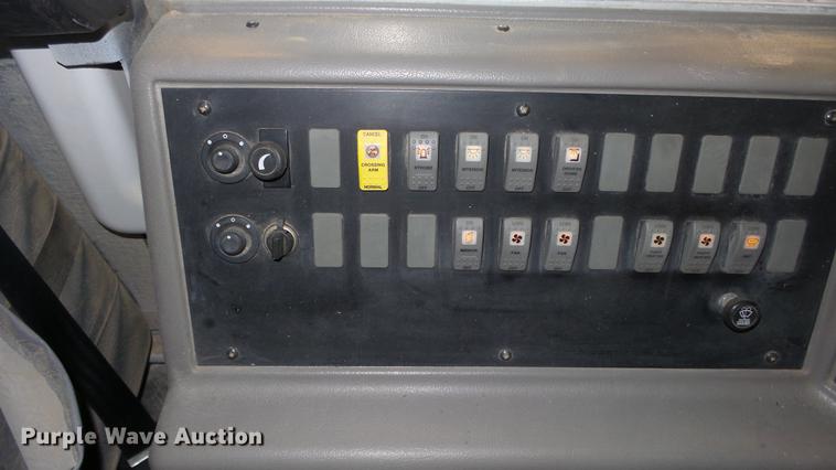 image for item DF4330 2006 Freightliner FS65 school bus