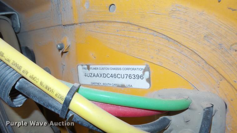 image for item DF4330 2006 Freightliner FS65 school bus