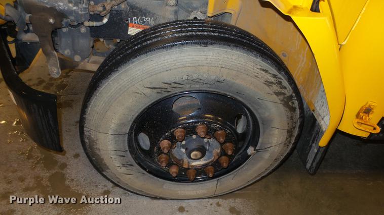 image for item DF4330 2006 Freightliner FS65 school bus