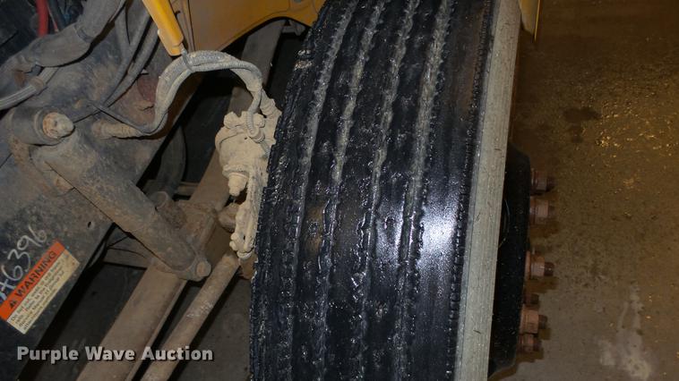 image for item DF4330 2006 Freightliner FS65 school bus