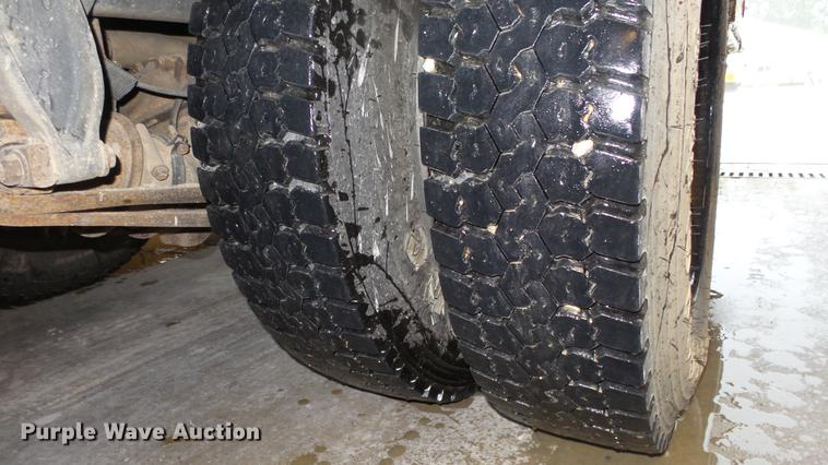 image for item DF4330 2006 Freightliner FS65 school bus