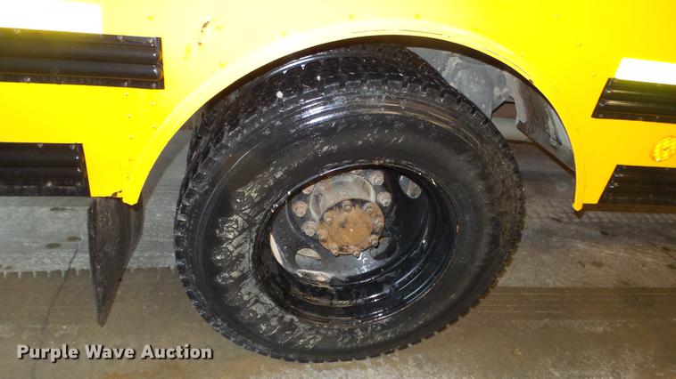 image for item DF4330 2006 Freightliner FS65 school bus