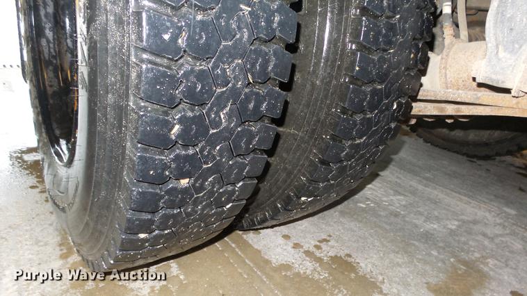 image for item DF4330 2006 Freightliner FS65 school bus