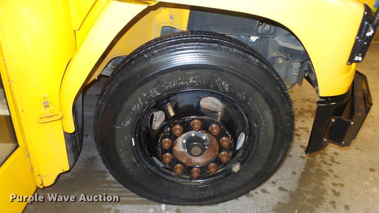 image for item DF4330 2006 Freightliner FS65 school bus