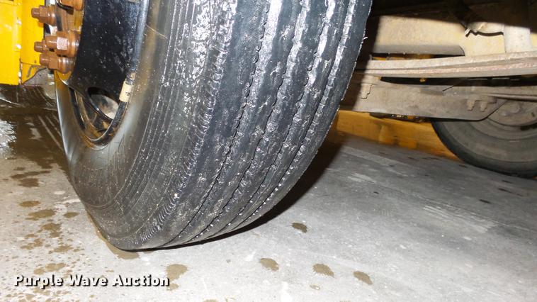 image for item DF4330 2006 Freightliner FS65 school bus