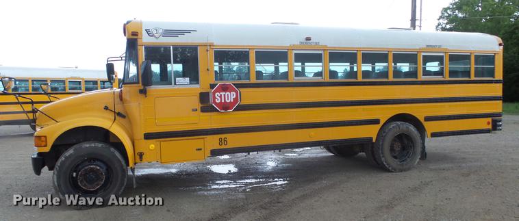 image for item DF4332 2003 International CE school bus