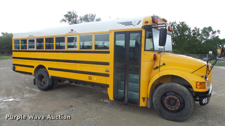 image for item DF4332 2003 International CE school bus