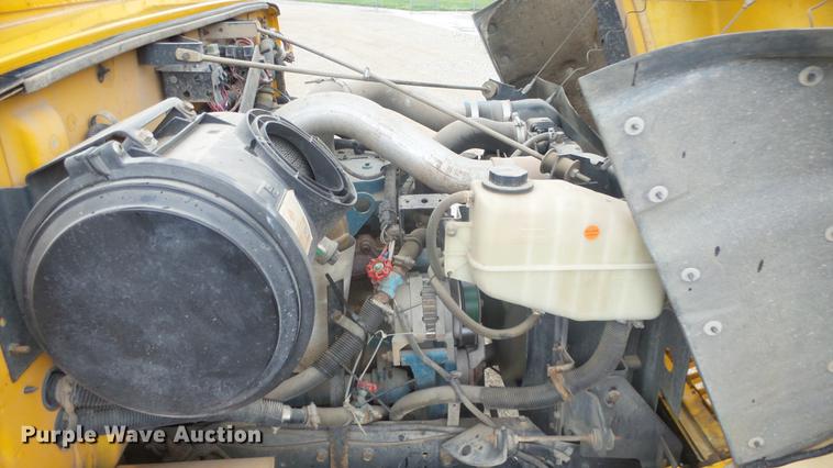 image for item DF4332 2003 International CE school bus