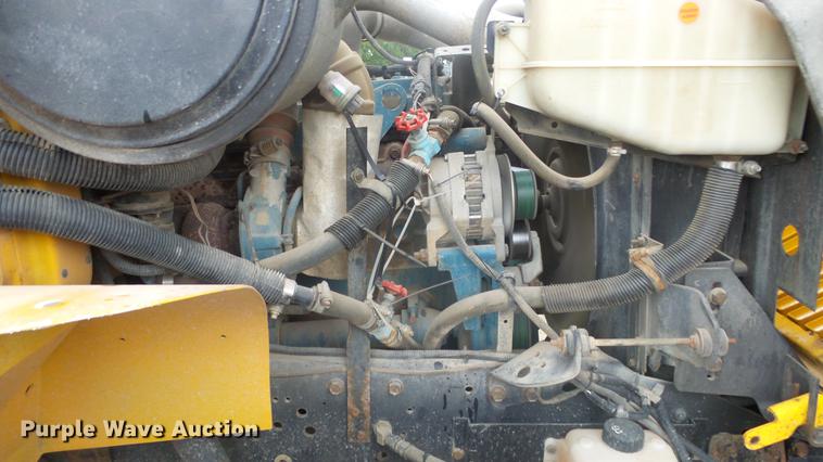 image for item DF4332 2003 International CE school bus