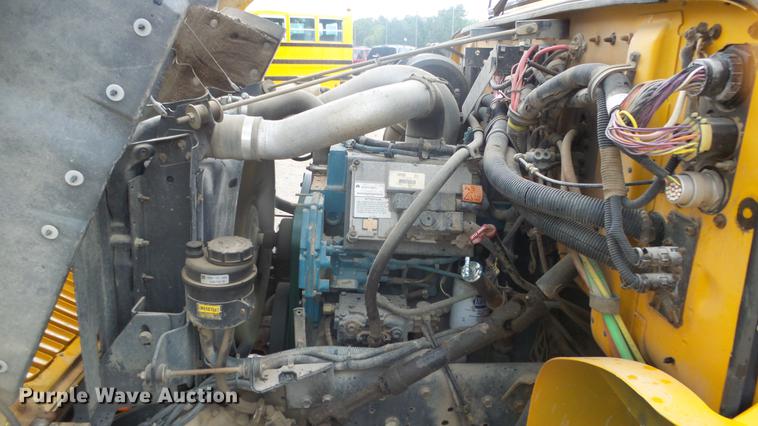 image for item DF4332 2003 International CE school bus