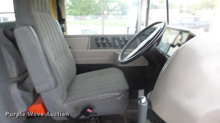 image for item DF4332 2003 International CE school bus