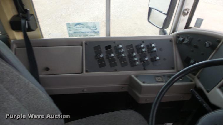 image for item DF4332 2003 International CE school bus