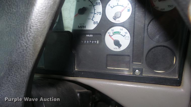 image for item DF4332 2003 International CE school bus